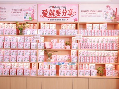 17岁至77岁跨越60年爱的接力，“Strawberry Diary”快闪让爱勇敢说出口！